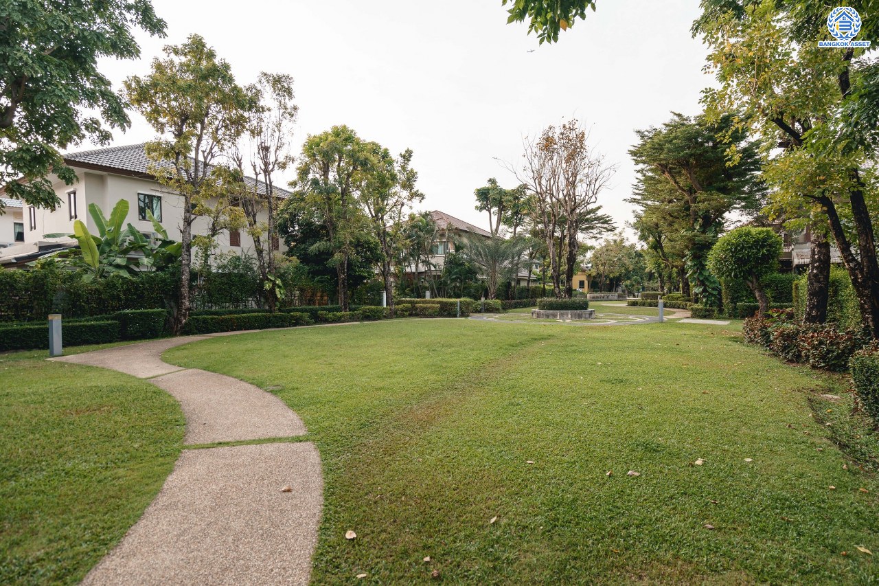 บ้านมือสองตกแต่งใหม่ ทำเลใจกลางเมือง โครงการ บุราสิริ งามวงศ์วาน-ประชาชื่น บ้านหลังใหญ่ เนื้อที่ 56.2 ตร.ว. ฟังก์ชัน 3 ห้องนอน 3 ห้องน้ำ 2 ที่จอดรถ พื้นที่ใช้สอย 183 ตร.ม. เชื่อมต่อถนนหลายสาย ใกล้เดอะมอลล์ งามวงศ์วาน และจุดขึ้นทางด่วนงามวงศ์วาน